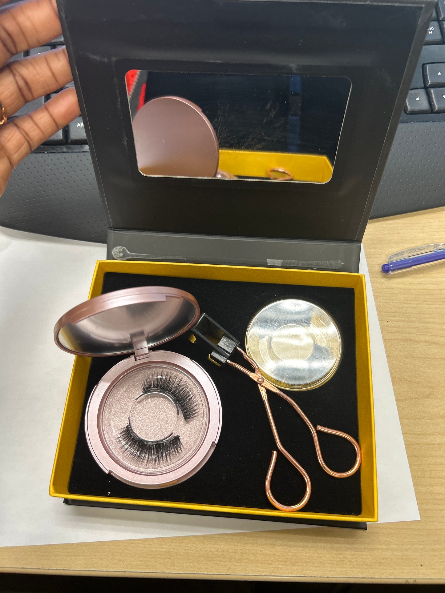 Hairlo Luxury Magnetic Lash Kit – 3 Reusable Pairs with Mirror Case